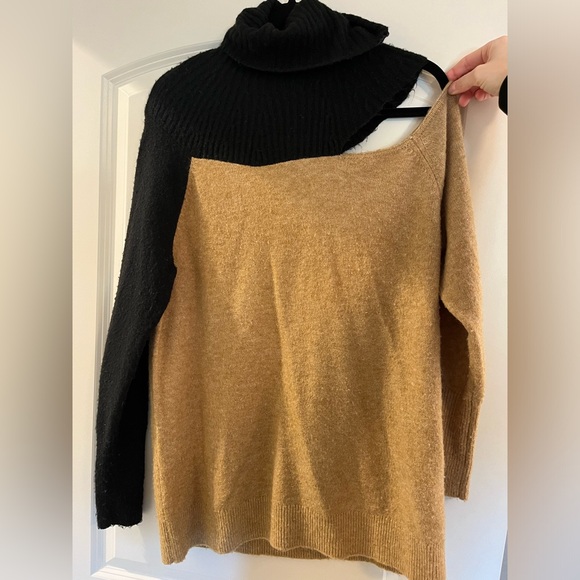 Two-Tone Black and Brown Women's off the Shoulder Turtleneck Sweater - Picture 3 of 3
